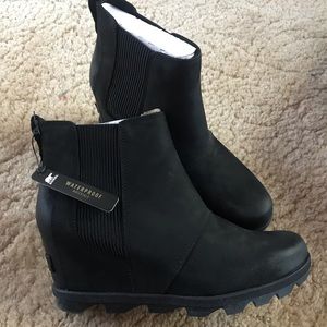 Joan of Arctic wedge 2 Chelsea boots